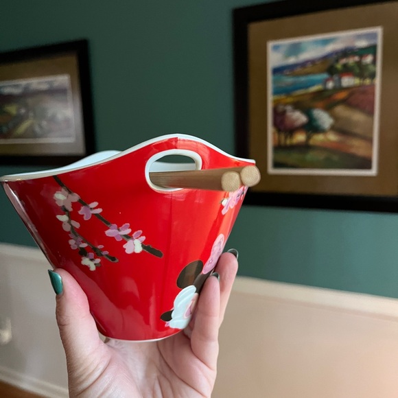 Disney ramen noodle bowl with chopsticks - Picture 6 of 10